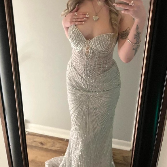 Dresses & Skirts - Stunning Strapless Silver Dress